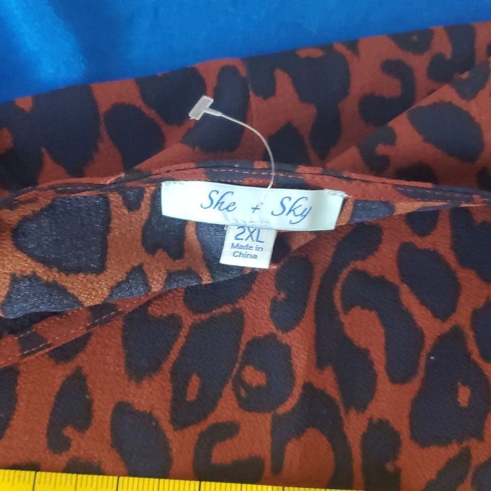 She + Sky Rust & Navy Blue Cheetah Print Blouse Plus Size 2XL Front Tie Top - Picture 3 of 9